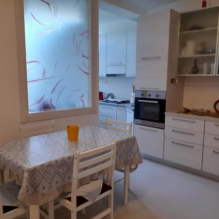 Anna's House Su Planu Apartament